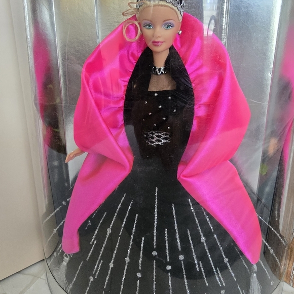 Barbie Holiday Doll Special Edition - Picture 2 of 4